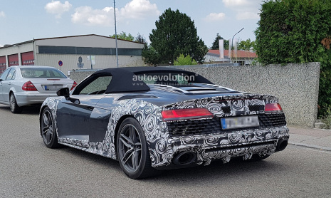 Шпионские снимки Audi R8 Spyder - с гигантским выхлопом и новым ''лицом''