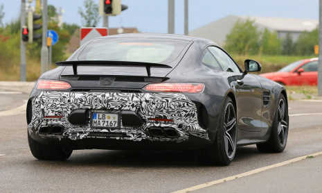 Фэйслифтинг 2019 Mercedes-AMG GT - первые шпионские снимки