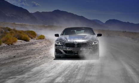 BMW 8-й серии покоряет Долину смерти в солнечную погоду