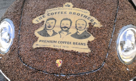 Фанат кофе покрыл свой Porsche 911 Turbo S зернами кофе