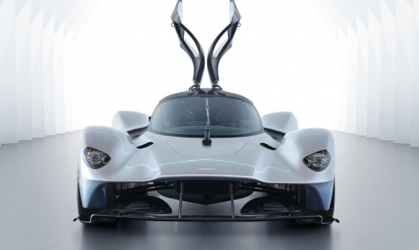 Aston Martin показывает среднемоторного соперника McLaren Speedtail