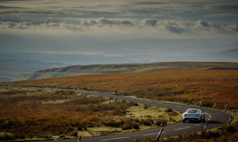 Jaguar с гордостью представляет модель F-TYPE Checkered Flag Edition