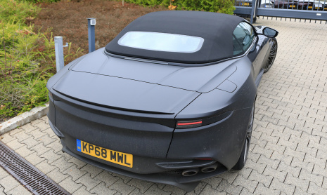 Aston Martin DBS Superleggera Volante - первые шпионские снимки