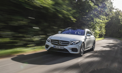 Команда Mercedes показывает подробности о новых моделях E300 Saloon и Estate