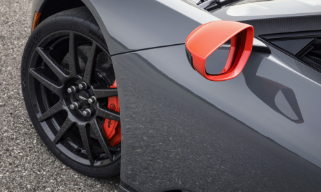 Ford GT использует туже коробку, что и AMG GT, но в два раза дороже