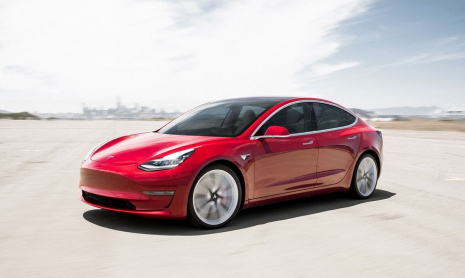 Посмотрите как Tesla Model 3 Performance уничтожит Audi R8 и Jaguar XE  - видео