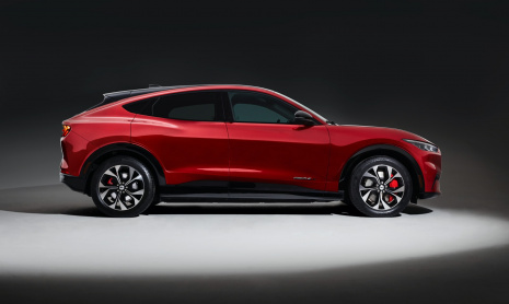 2020 Ford Mustang Mach-E - полностью электрический внедорожник-купе