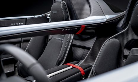 Aston Martin представляет новый V12 Speedster - продвинутый новый спортивный автомобиль марки!