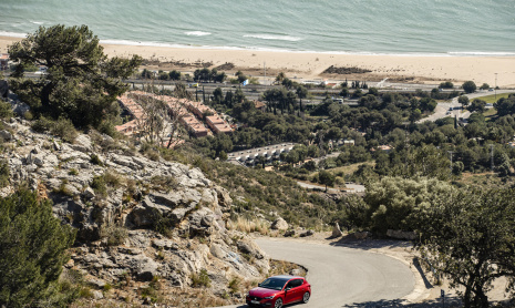 SEAT показывает первые изображения новой модели 2020 Leon