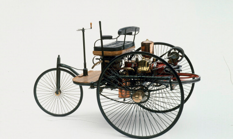 Mercedes показал новое рулевое колесо