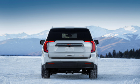 2021 GMC Yukon получит светящуюся эмблему