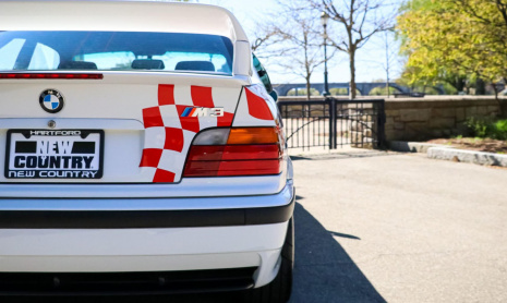 Перед BMW M3 CSL появился ультра-редкий легкий M3