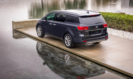 Новый Kia Carnival - очень красивый фургон