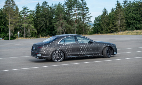 2021 Mercedes-Benz S-Class получает новые технологии безопасности!