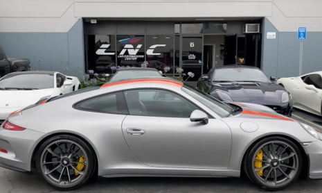 Посмотрите, как Porsche 911 R был полностью восстановлен за 20 минут