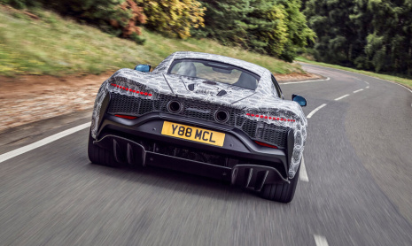 Новый гибридный суперкар McLaren вступает в финальную стадию испытаний
