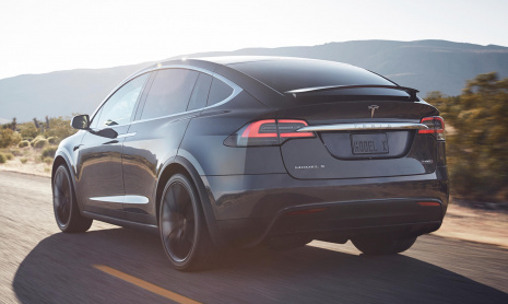 Владельцы Tesla должны заплатить 500 долларов, чтобы вернуть своё радио