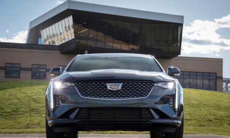 Cadillac поставляет модели CT4 с неправильным значком