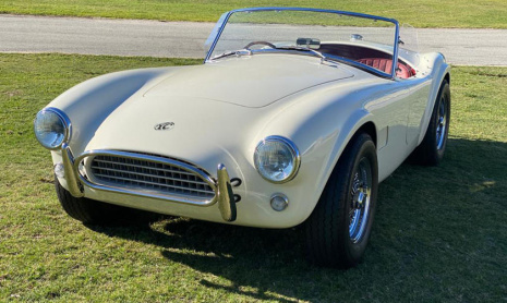 Полностью электрический AC Cobra имеет 620 л.с. и дальность хода 320 км