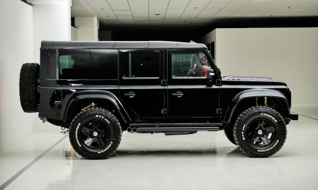 Land Rover Defender получил обновление из карбона и мощность V8