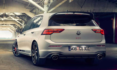 Посмотрите, как Volkswagen Golf GTI Clubsport взрывает автобан