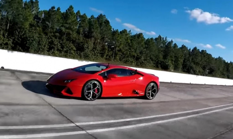 Porsche Taycan Turbo S против Lamborghini Huracan Evo