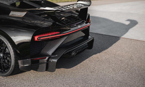 Bugatti представляет 300-й гиперкар Chiron