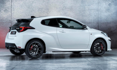 Посмотрите на невероятную Toyota GR Yaris на треке