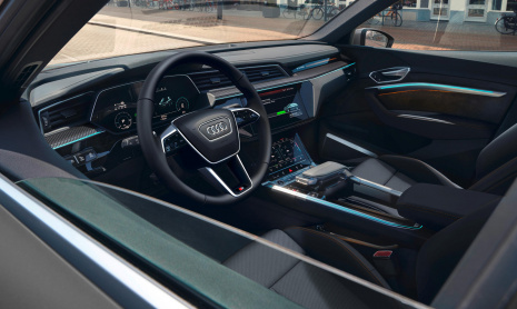 Audi представляет новый e-tron S Line Black Edition