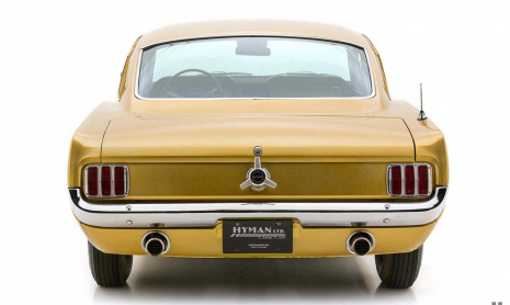 Золотой Ford Mustang Джеймса Бонда