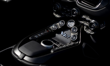 Новый Aston Martin V12 Vantage Roadster дебютирует в Пеббл-Бич с мощностью 690 л.с.