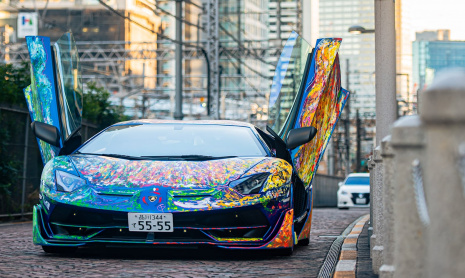 Итальянский художник превратил Lamborghini Aventador SVJ в шедевр абстрактного импрессионизма