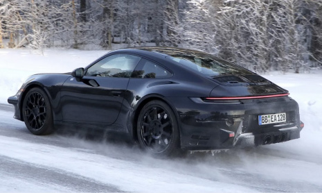 Новый рестайлинговый 2023 Porsche 911 замечен на тестах