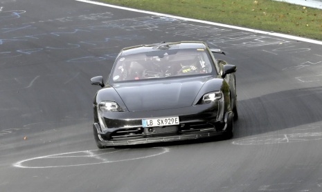 Новый трехмоторный Porsche Taycan станет топовым электромобилем