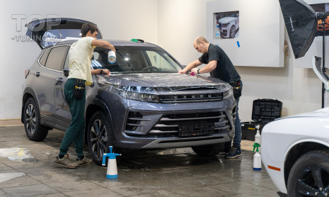 Оклейка пленкой и черный полиуретан на крышу Exeed LX