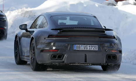 Шпионские снимки фейслифтинга нового Porsche 911 Turbo S