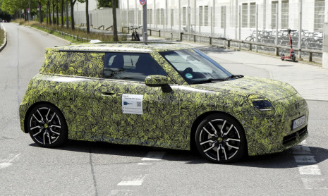 Новый MINI Cooper JCW Electric стремится стать лучшим хэтчбеком для электромобилей