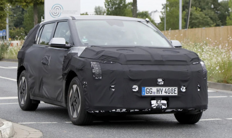 Новый Kia EV4 впервые замечен на дороге
