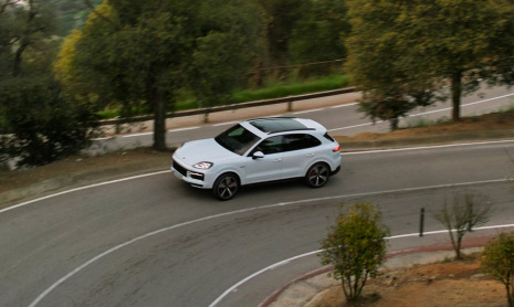 2024 Porsche Cayenne S E-Hybrid выйдет с 512-сильным двигателем V6