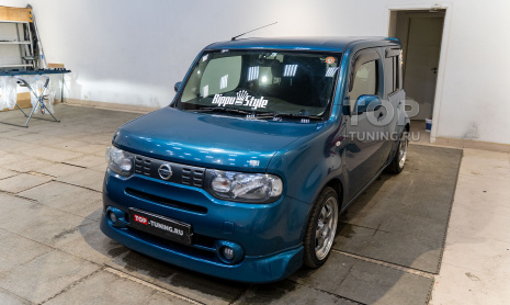 Установка боковых порогов на Nissan Cube