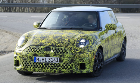 Новый бензиновый MINI Cooper не скрылся во время тестов