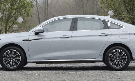 Подключаемый гибридный седан Chery Fengyun A8 с запасом хода 1400 км дебютирует с ценой 1,69 млн рублей