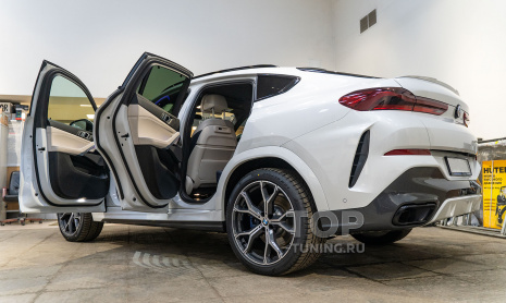 Доводчики в двери и радиаторная решетка с подсветкой для BMW X6