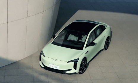 Полностью электрический седан Hongqi EH7 выходит на рынок Китая по цене 3 млн рублей