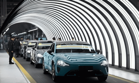 Xiaomi SU7 - клиенты выстраиваются в очередь на тест-драйвы до 3 часов ночи