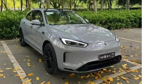 В Китае стартовали предварительные продажи нового внедорожника Aito M5