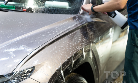 Зона риска, глянец в салоне, экран мультимедиа Hyundai Tucson в защитную пленку