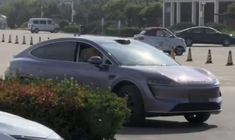 Еще один новый автомобиль Huawei был замечен в Китае, на этот раз от Luxeed и также называется S9