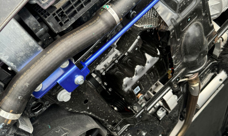 Установка пневматических распорок TTCR-II (стабилизаторов) в Lixiang L9