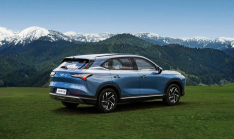 Wuling Starlight S, выпущенный по цене 1,29 млн рублей в Китае, доступен в моделях PHEV и EV